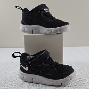 Nike Black and‎ White Sneakers with Ankle Support